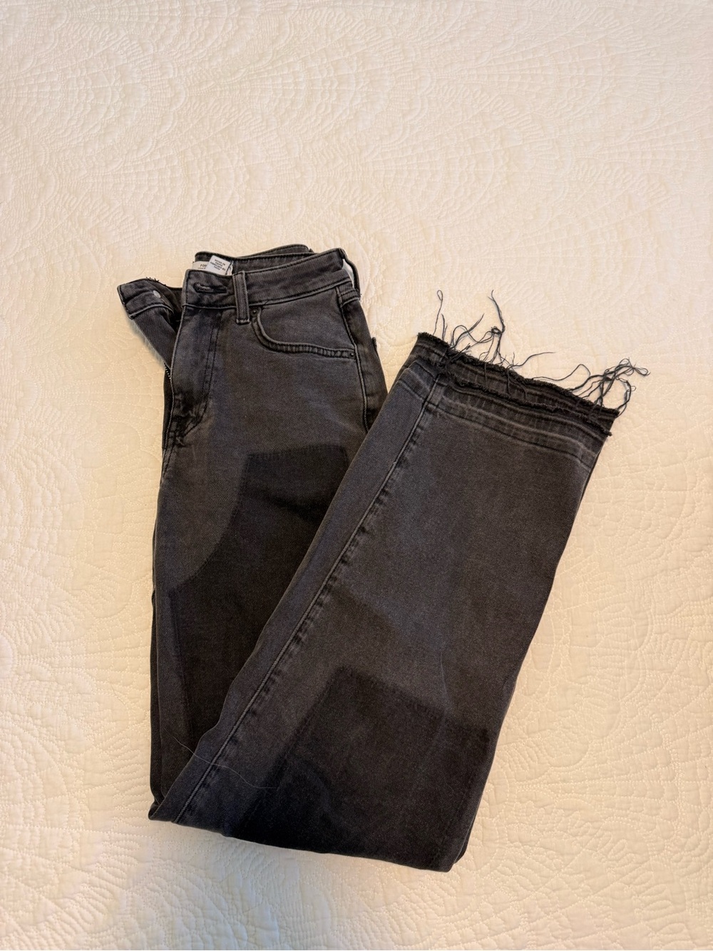 Forever 21 Black High-Rise Frayed Hem Cropped Jeans